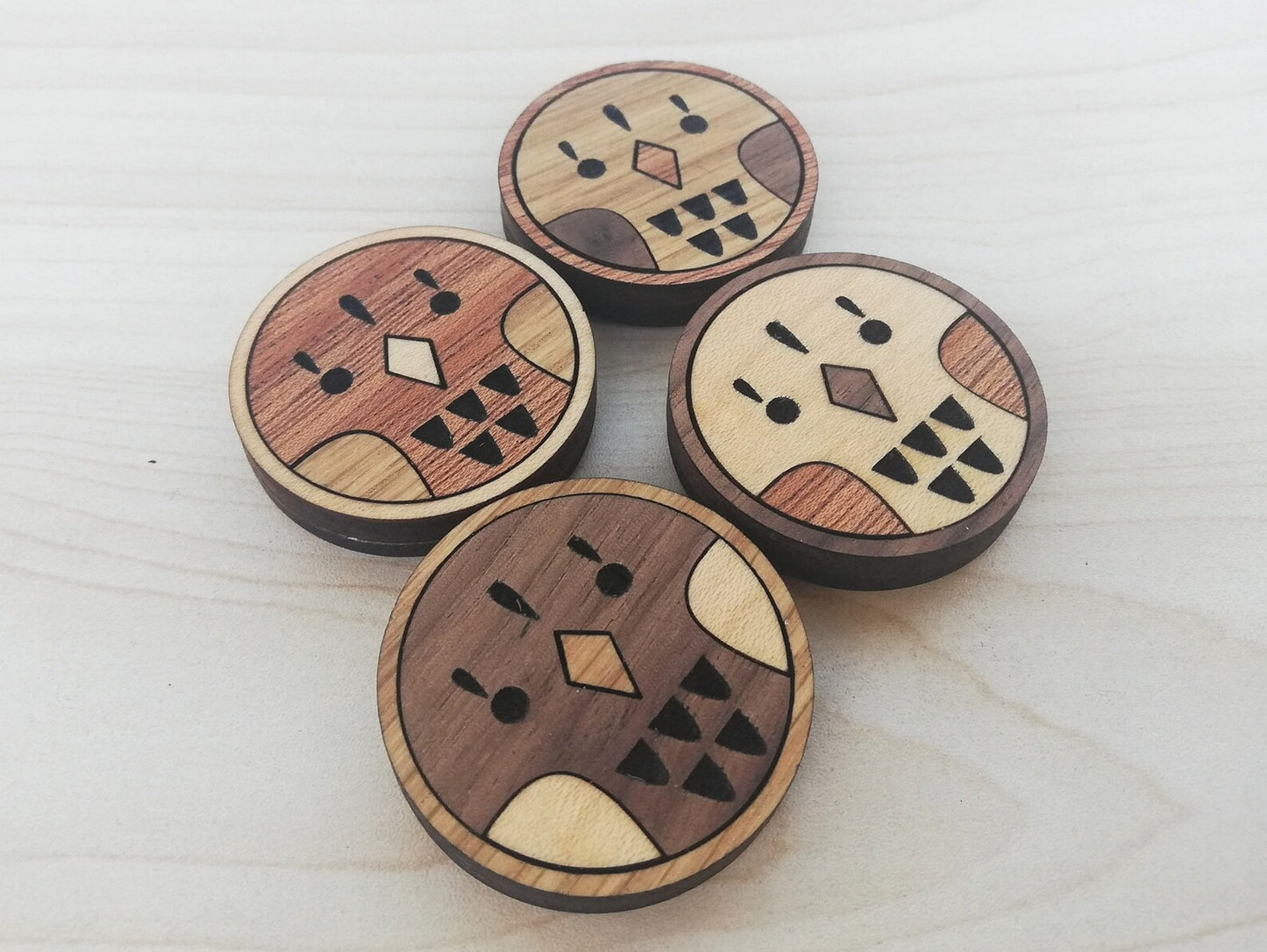 Wood Inlay Fridge Magnet Set: Birds (round)